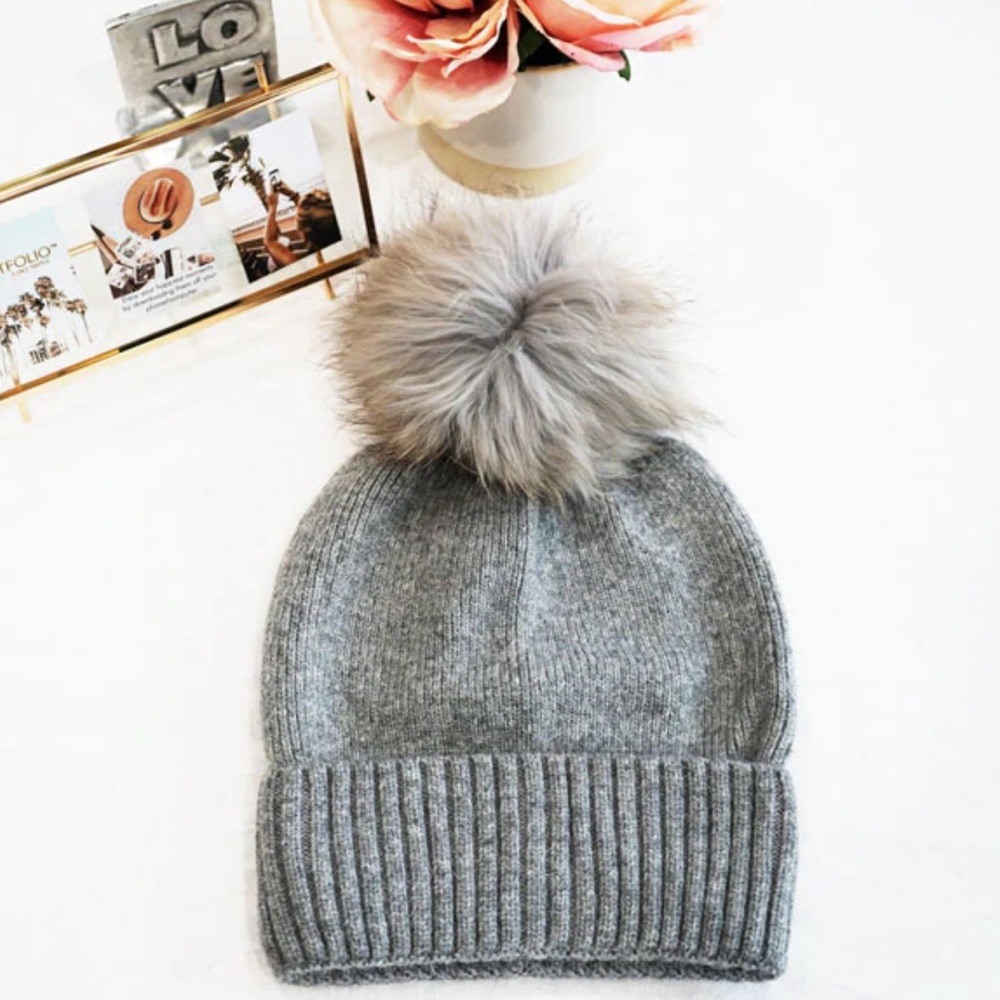 463. Soft Slouchy Beanie W/Pom Pom Gray Hat NEW Item NWT One Size